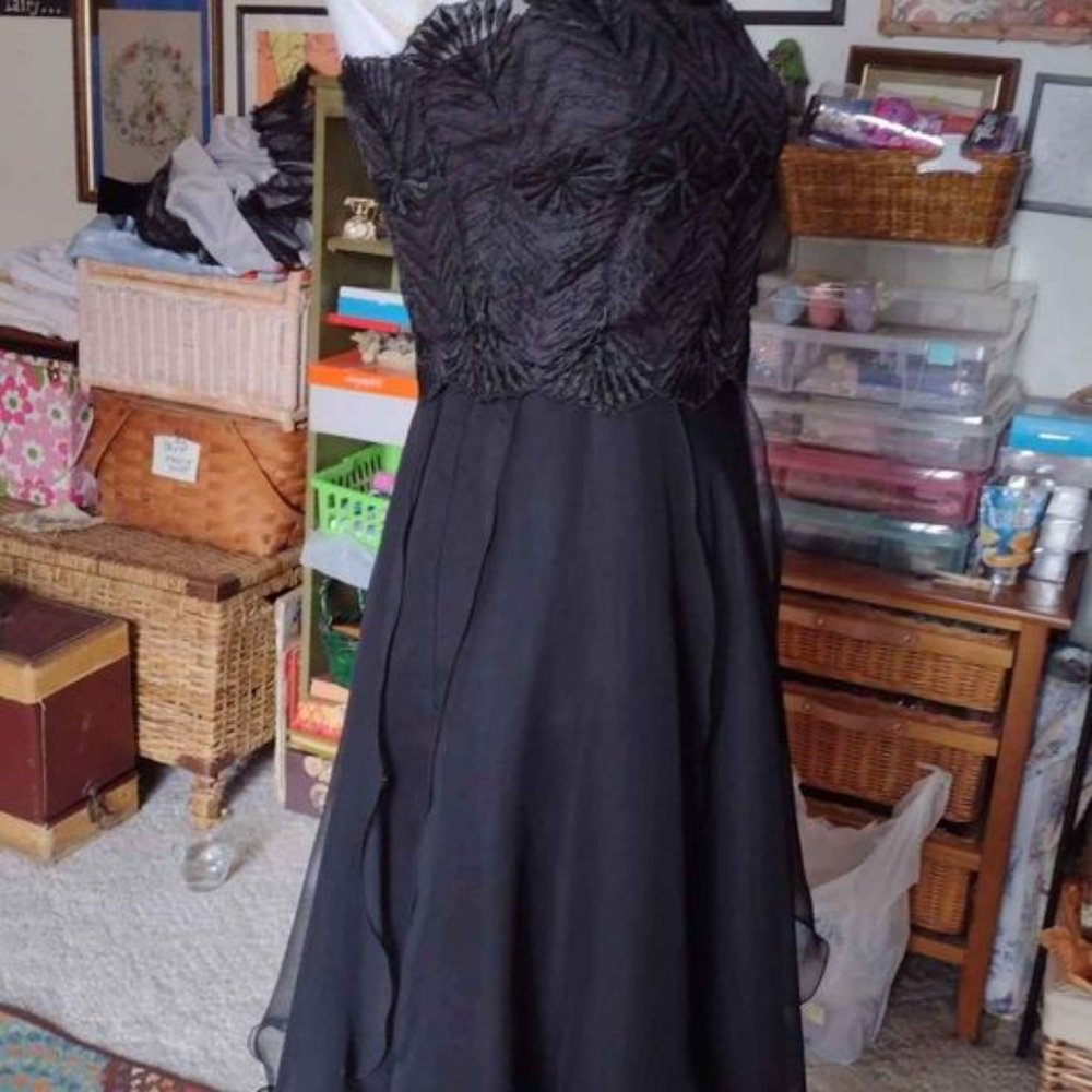 VTG crochet bodice layered chiffon black dress MD